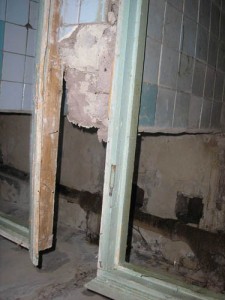 Gyumri  2  VHS  broken restroom door 011  
